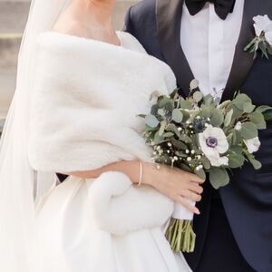 Women's Faux Fur Shawl